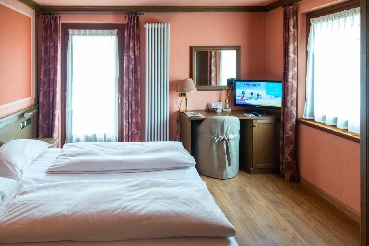 Hotel Compagnoni リヴィーニョ エクステリア 写真